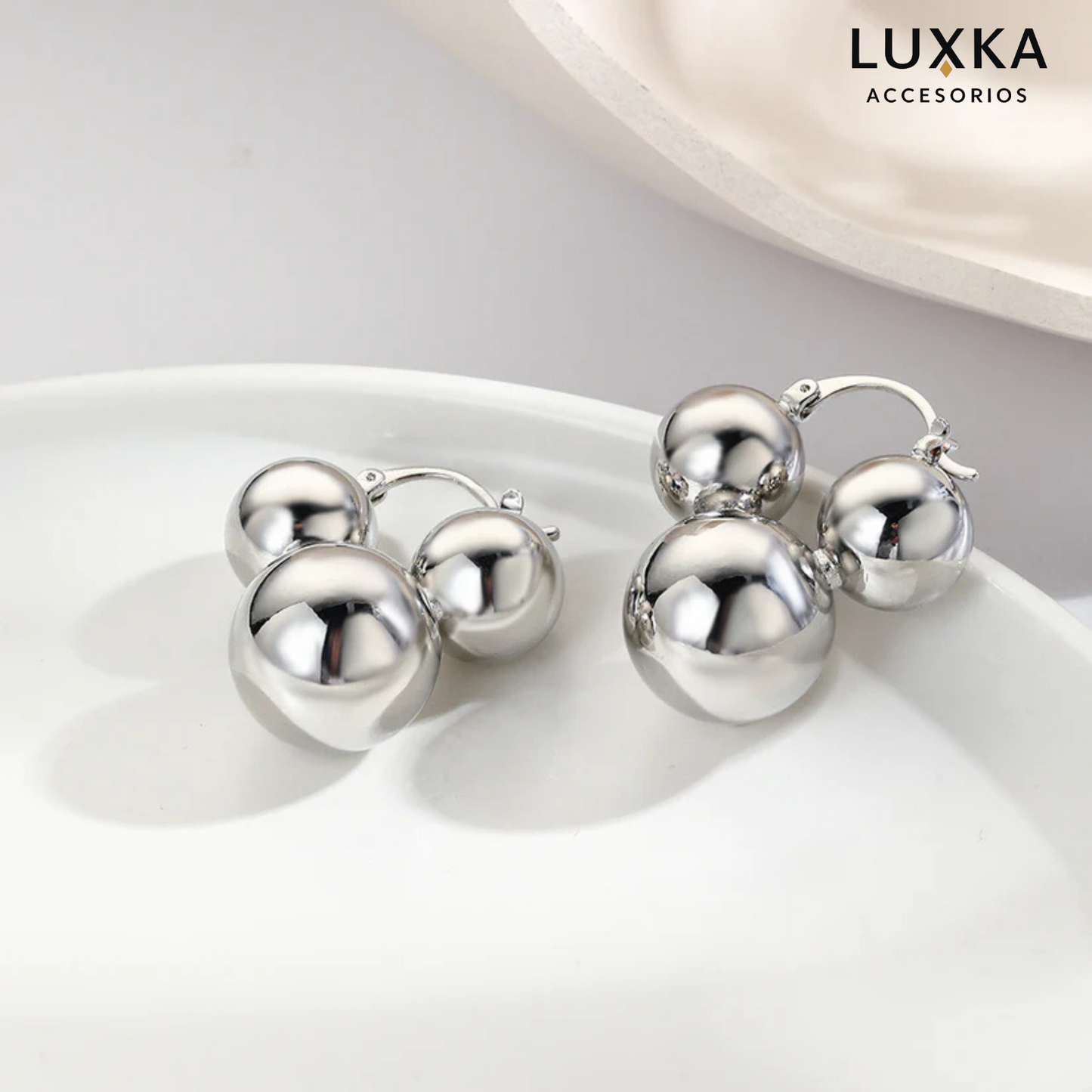 Aretes metálicos Salma en acero inoxidable – Largos 2.5 cm