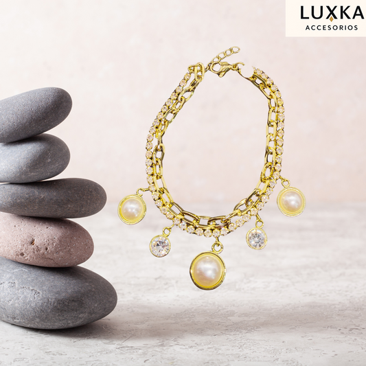 Pulsera Noa en acero inoxidable – Dorada con perlas y dijes 18 cm